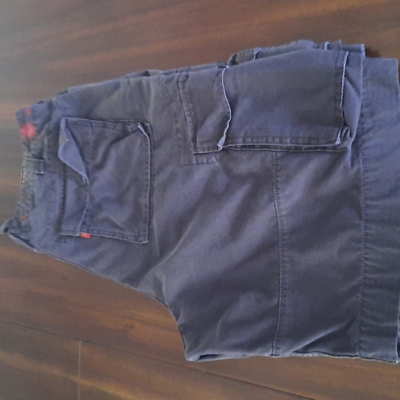Levi's men's black cargo shorts. Waist - 36in ; Inseam 11.5in. - Picture 2 of 6